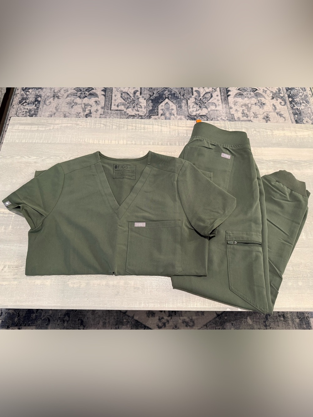 Figs Women's Cargo Scrub Set - Olive Green